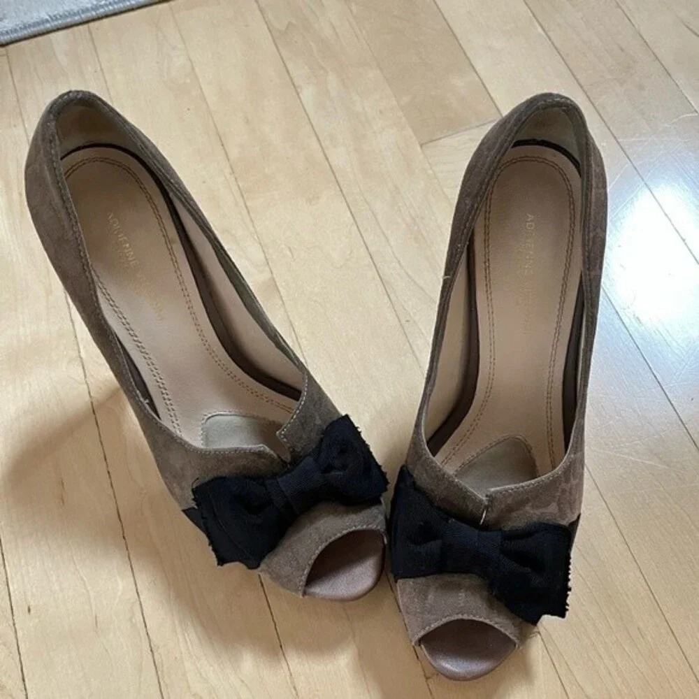 Adrienne Vittadini Collection Peep Toe Bow Leather Platform Pumps in Taupe 7.5